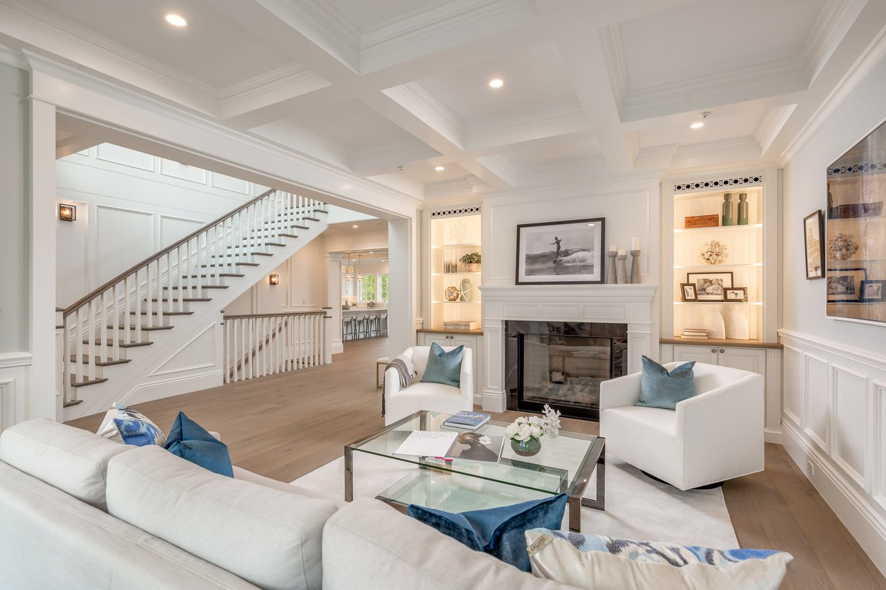 Exquisite Estate in Prime Riviera