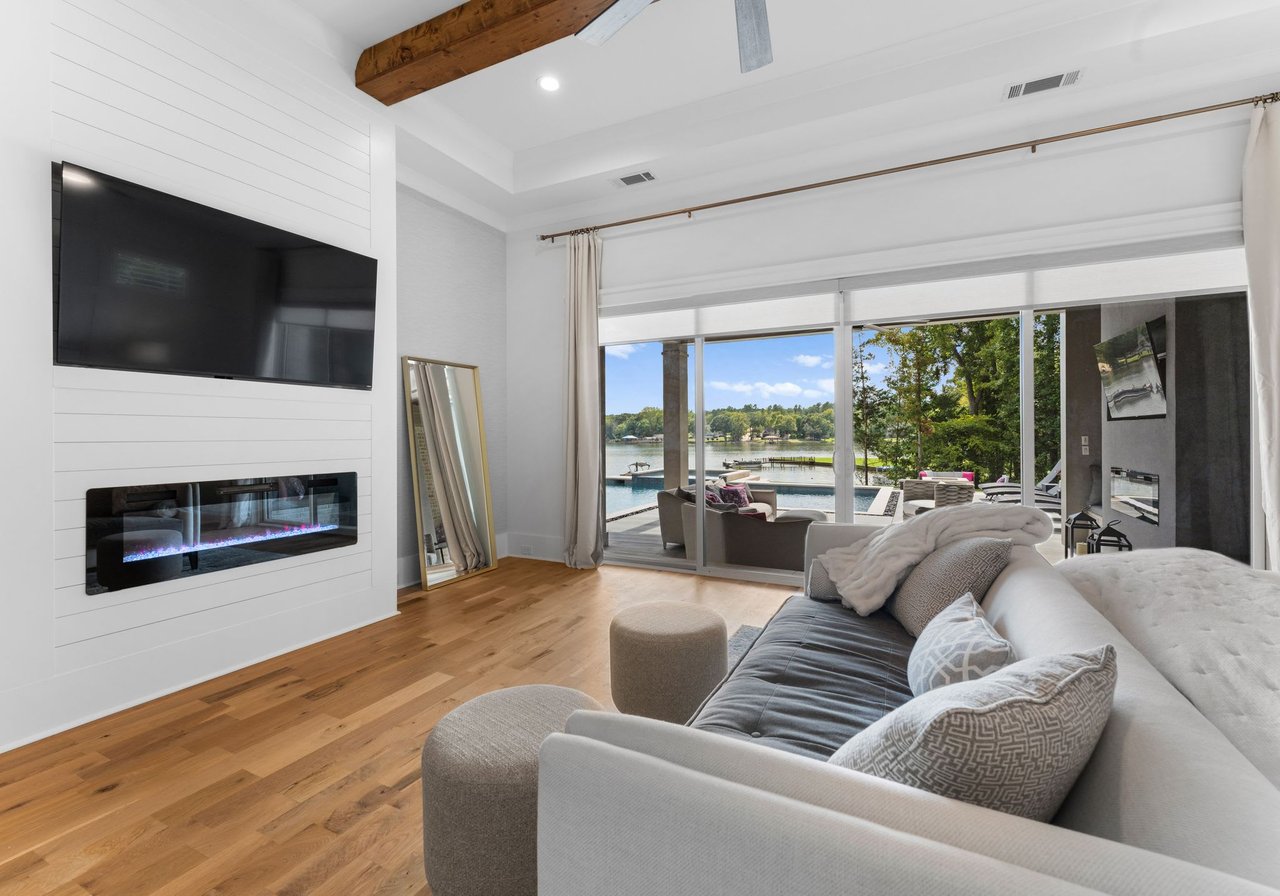1812 Marthas Vineyard Road | Luxury Waterfront Modern Retreat
