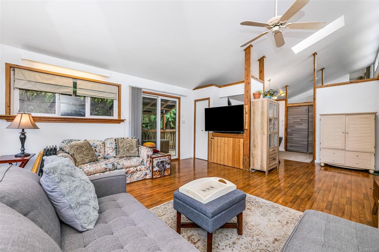 3398 Ridgeview Cres