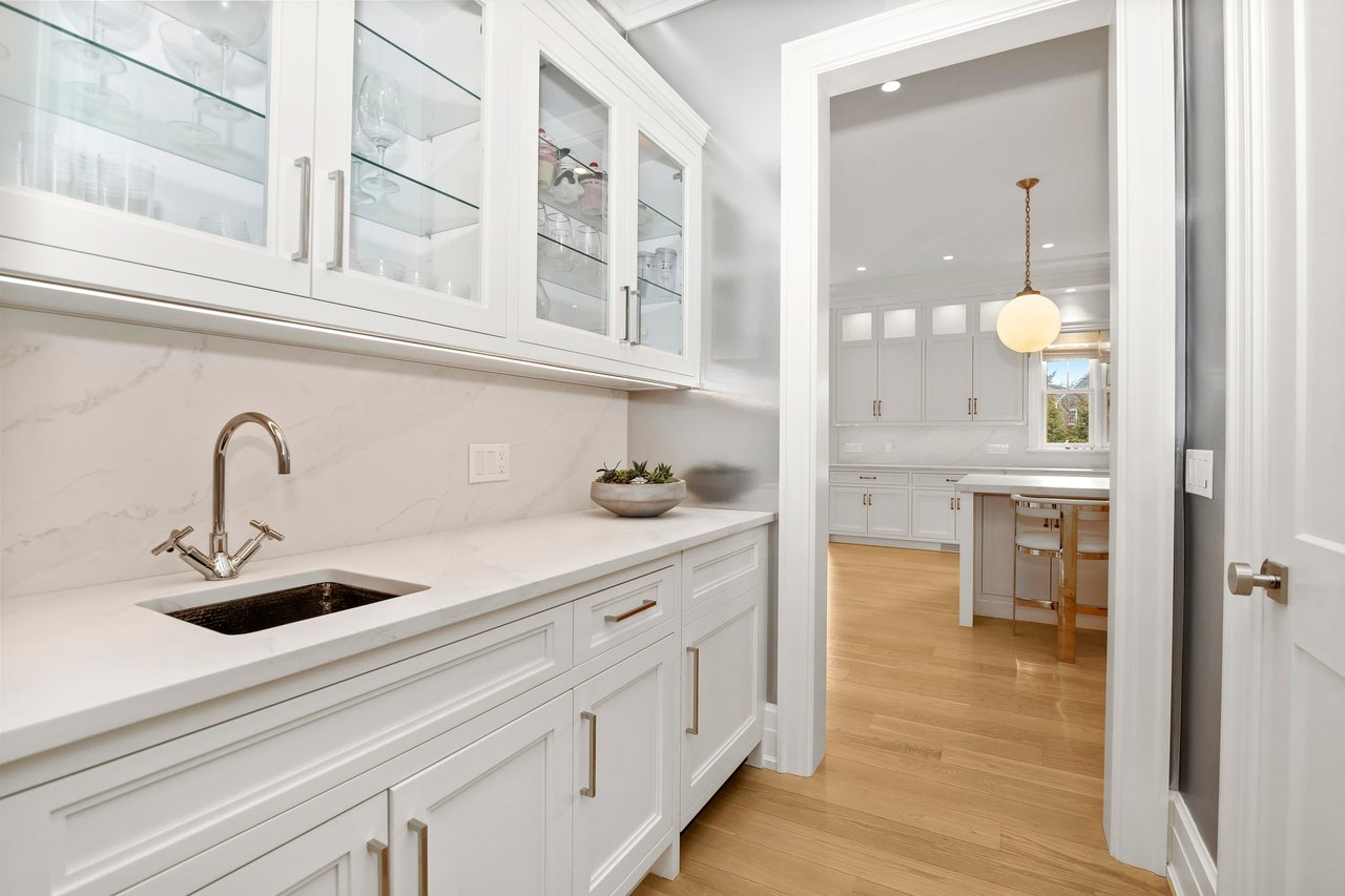 18 Mayflower Parkway