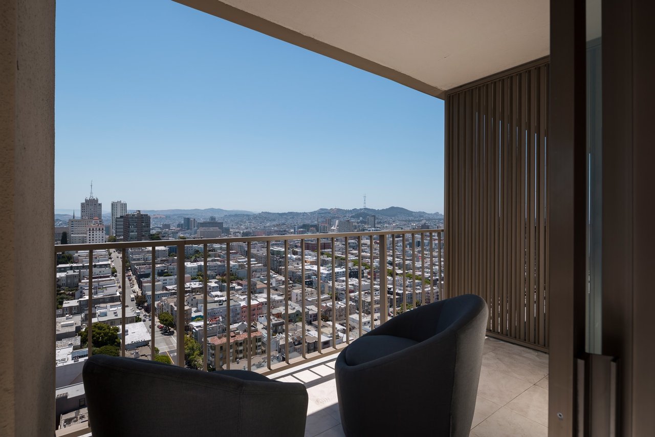 Two Bedroom Condo With Landmark Views