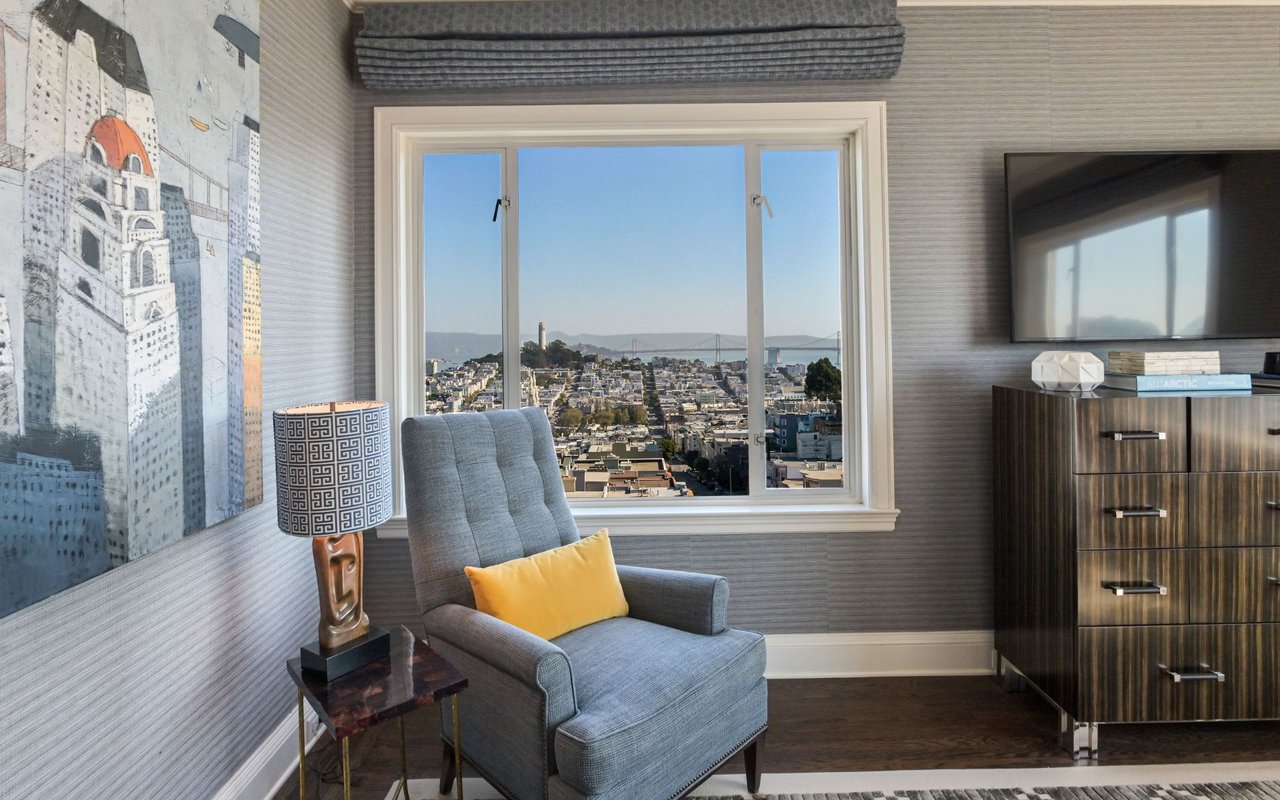  Prestigious Half Floor Apartment on Russian Hill