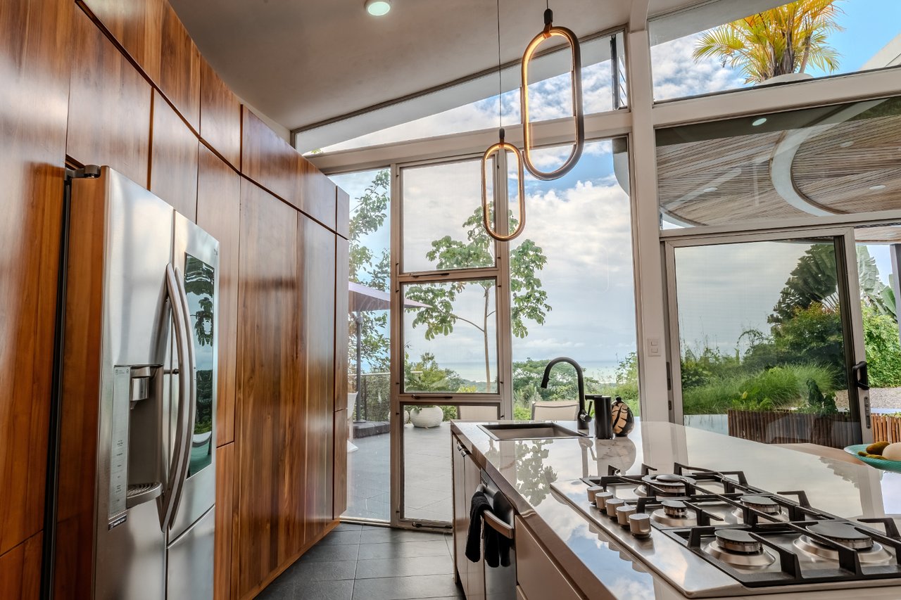 Solar Powered Glass Villa, Ojochal, Puntarenas