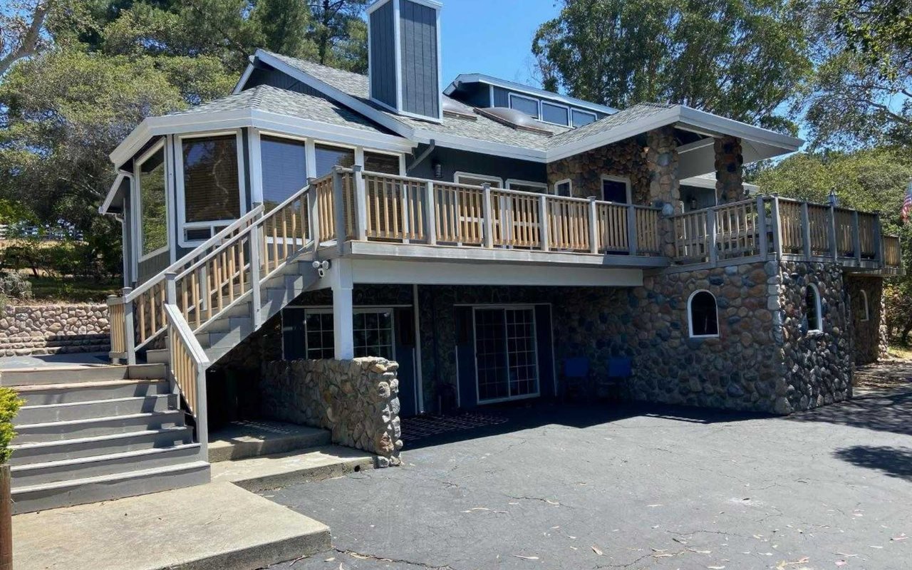 7350 Arrowhead Dr