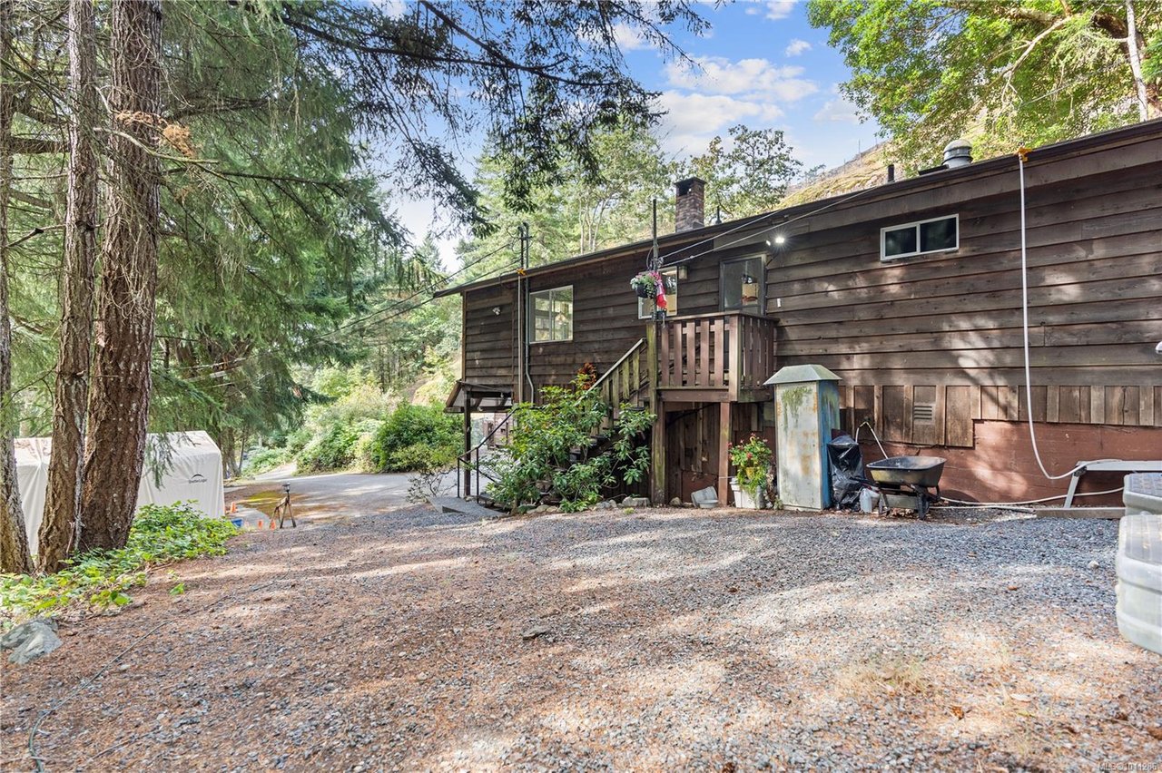 871 Walfred Rd