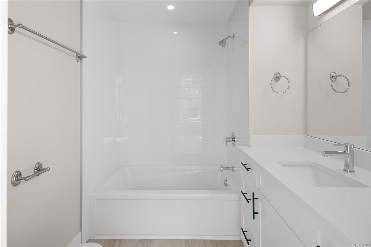 2708 Graham St, Victoria