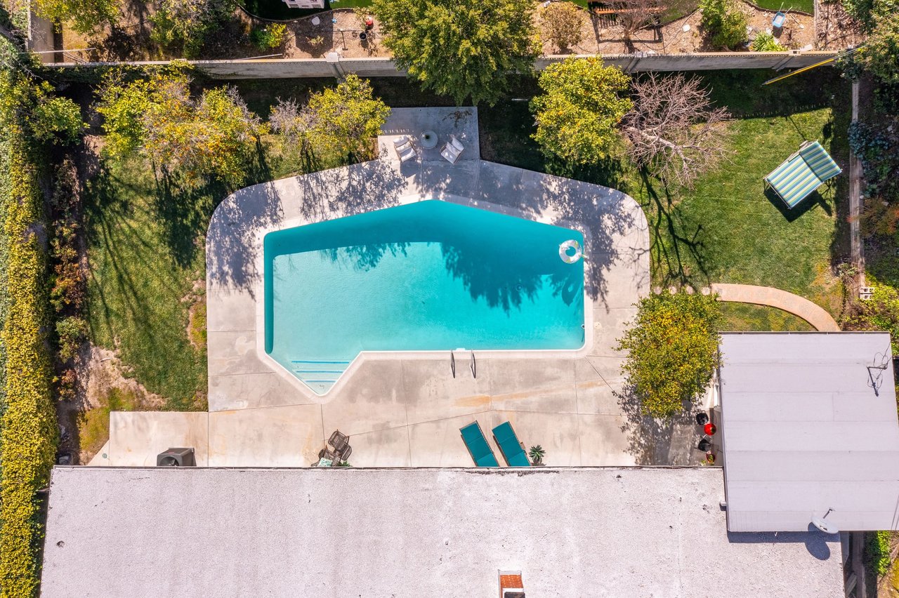 5330 Dubois Ave