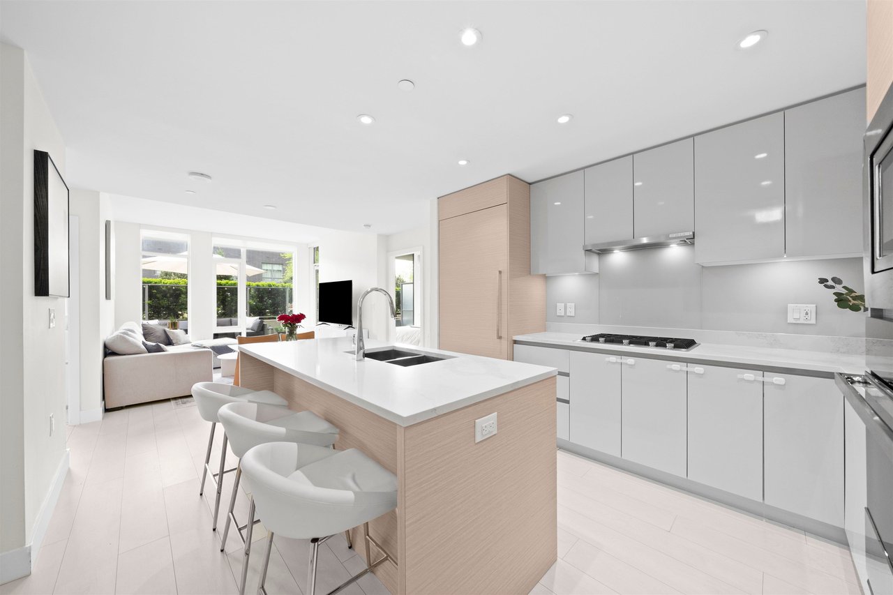 208-3538 Sawmill Cres