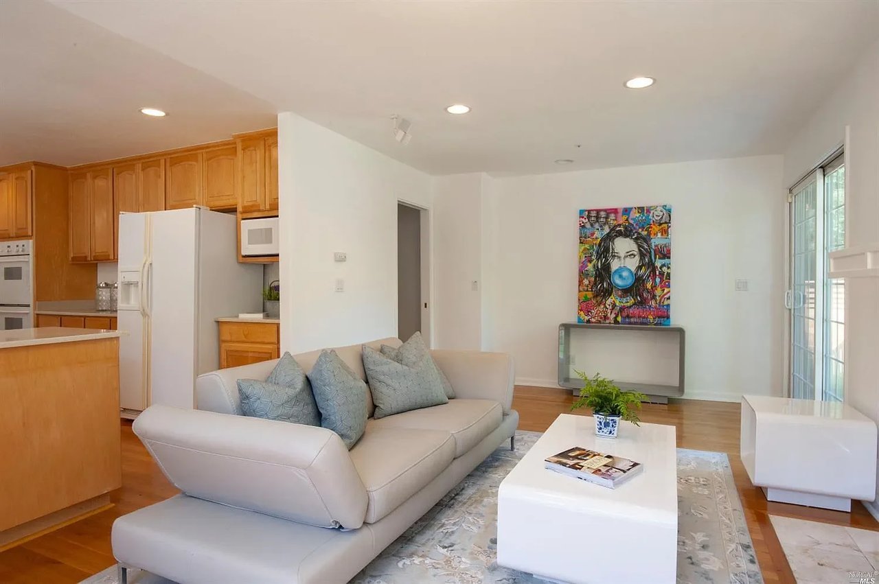 21 Baywood Ct