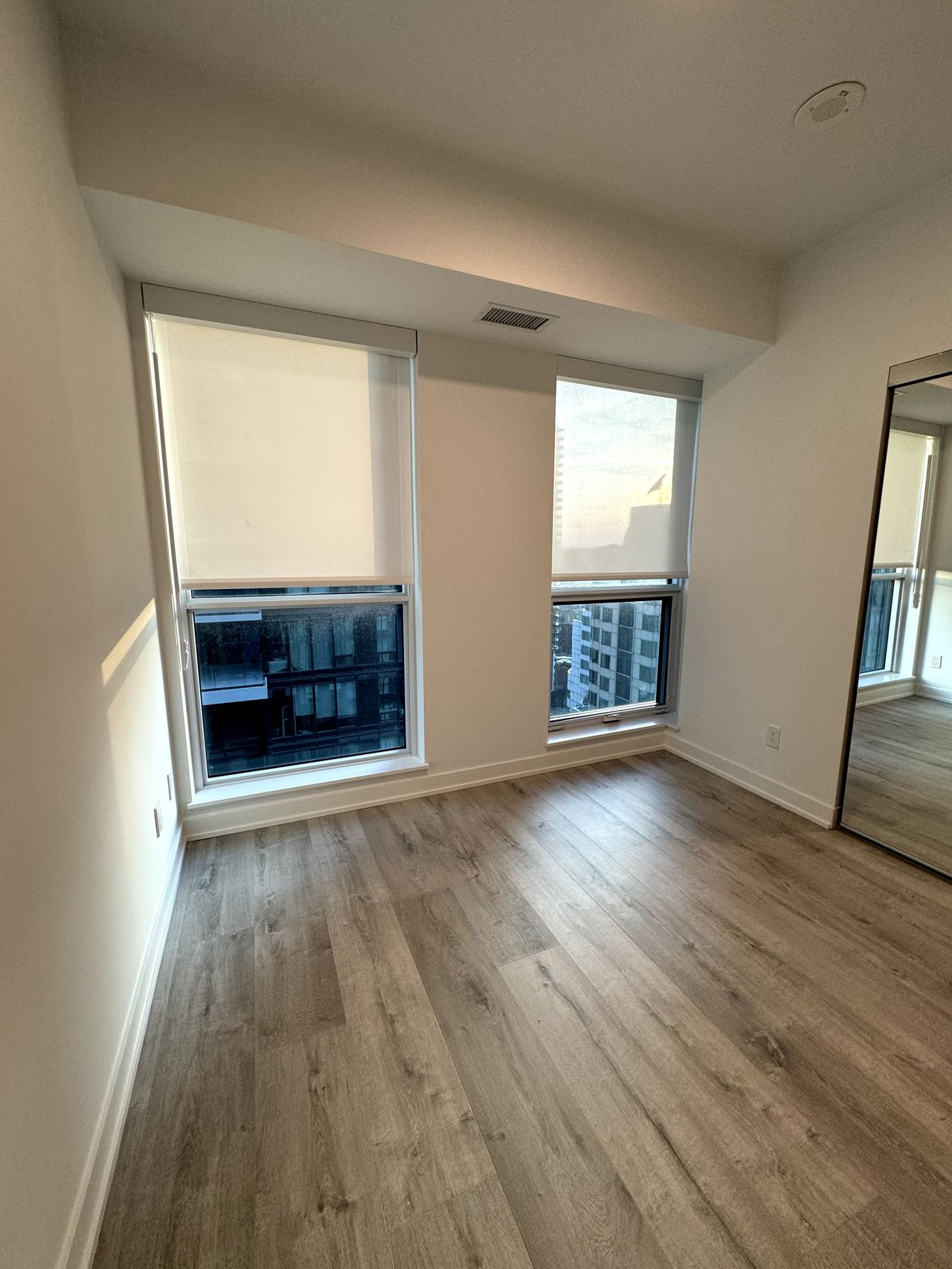 327 King St W, Unit 2005