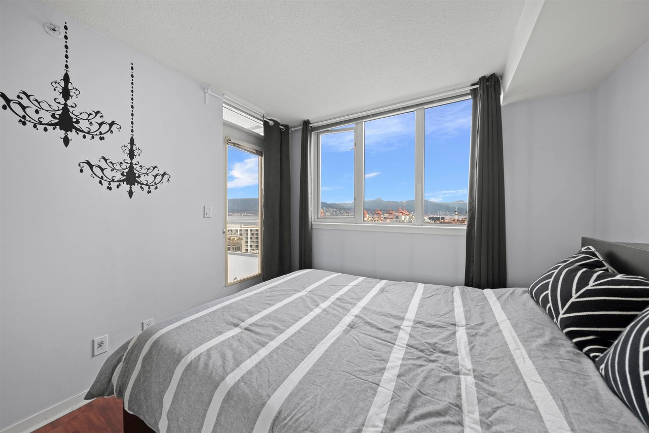 1905-63 Keefer Pl