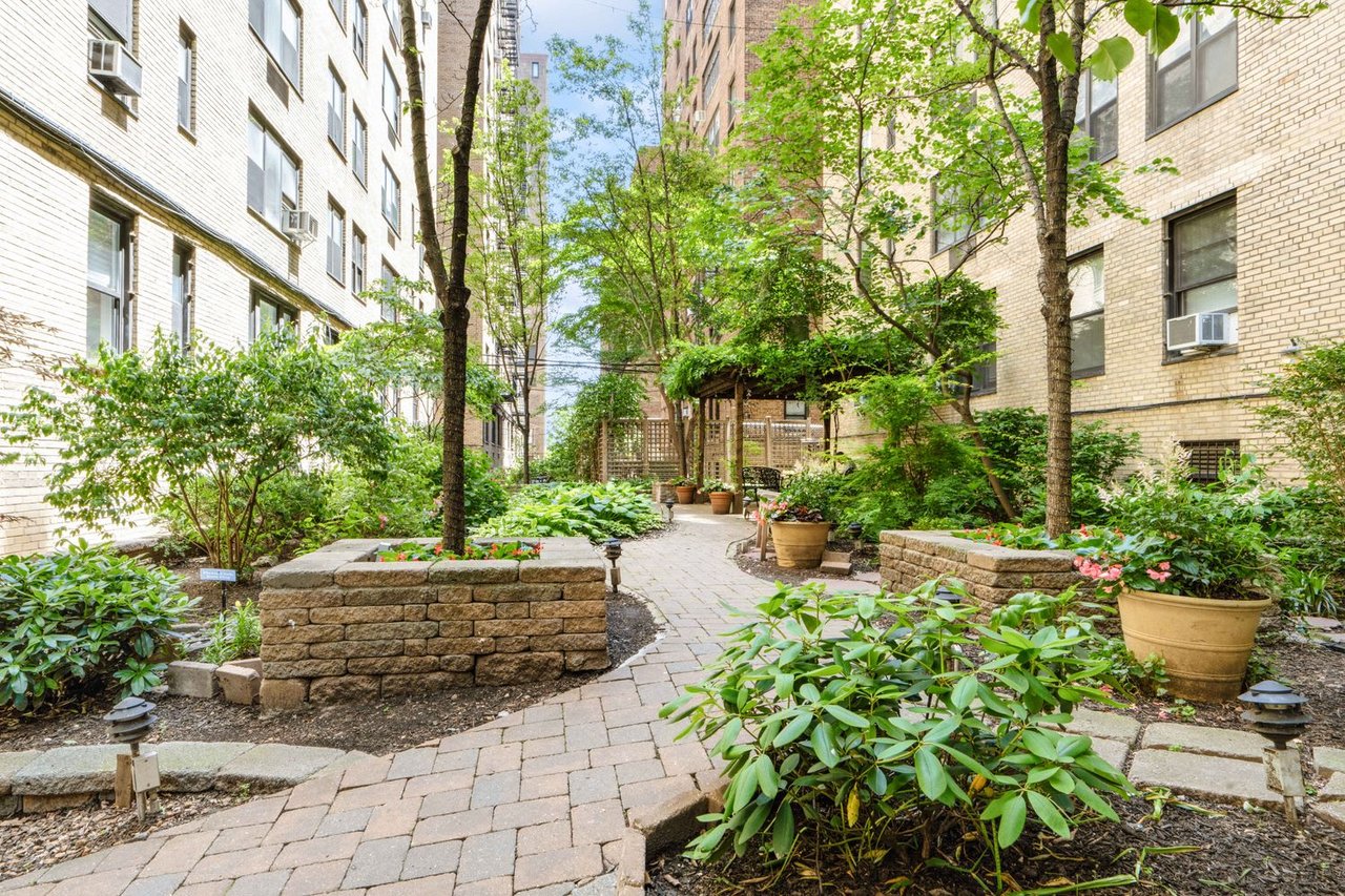 400 E 52nd St, Unit 6E