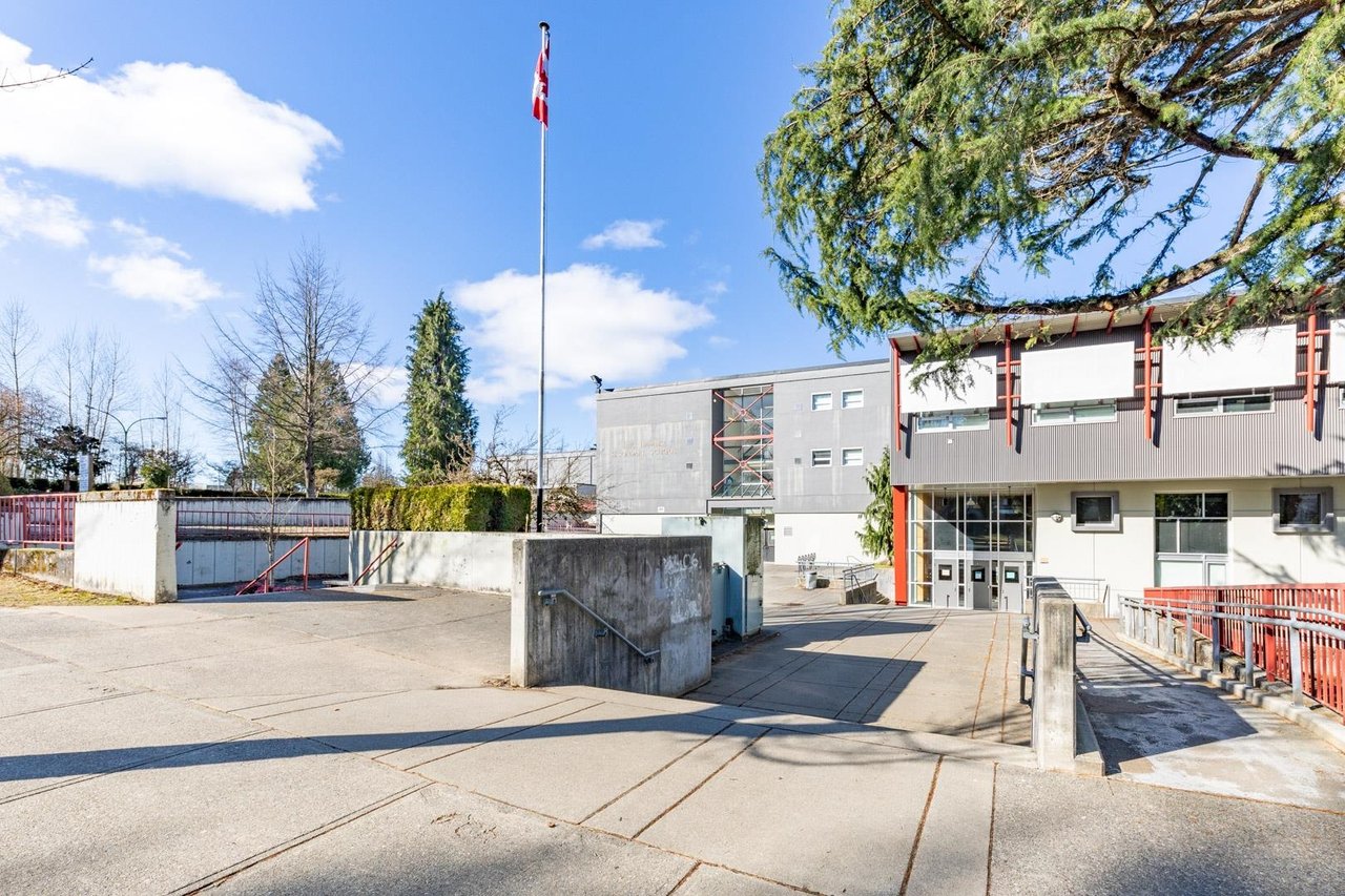 401-4988 Cambie St