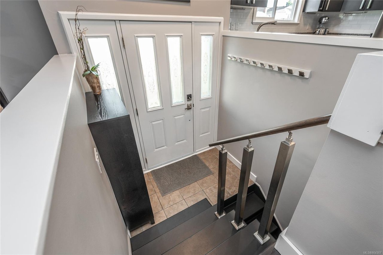 755 Connaught Rd