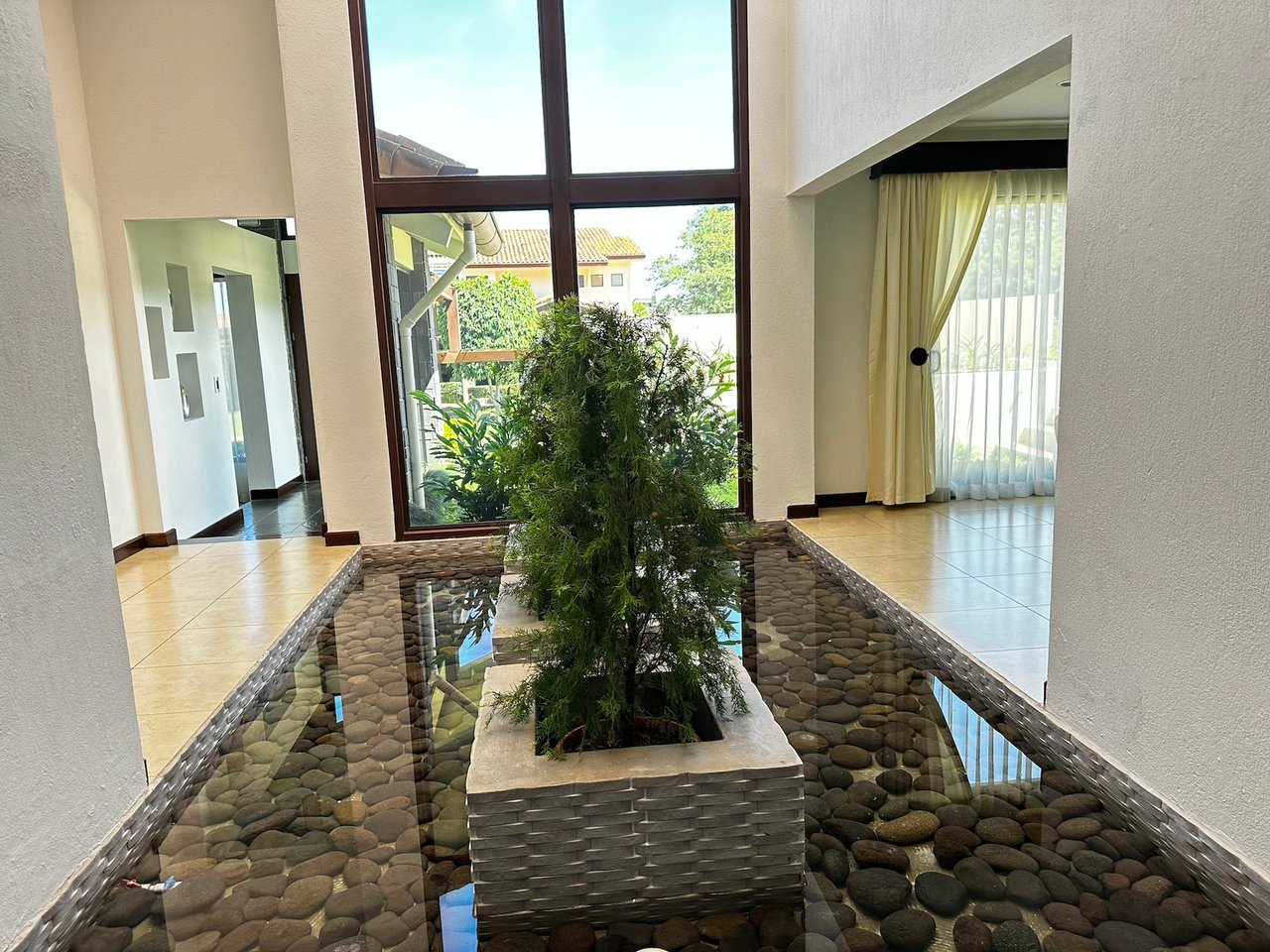Contemporary Mountain View Home, Curridabat, San Jose