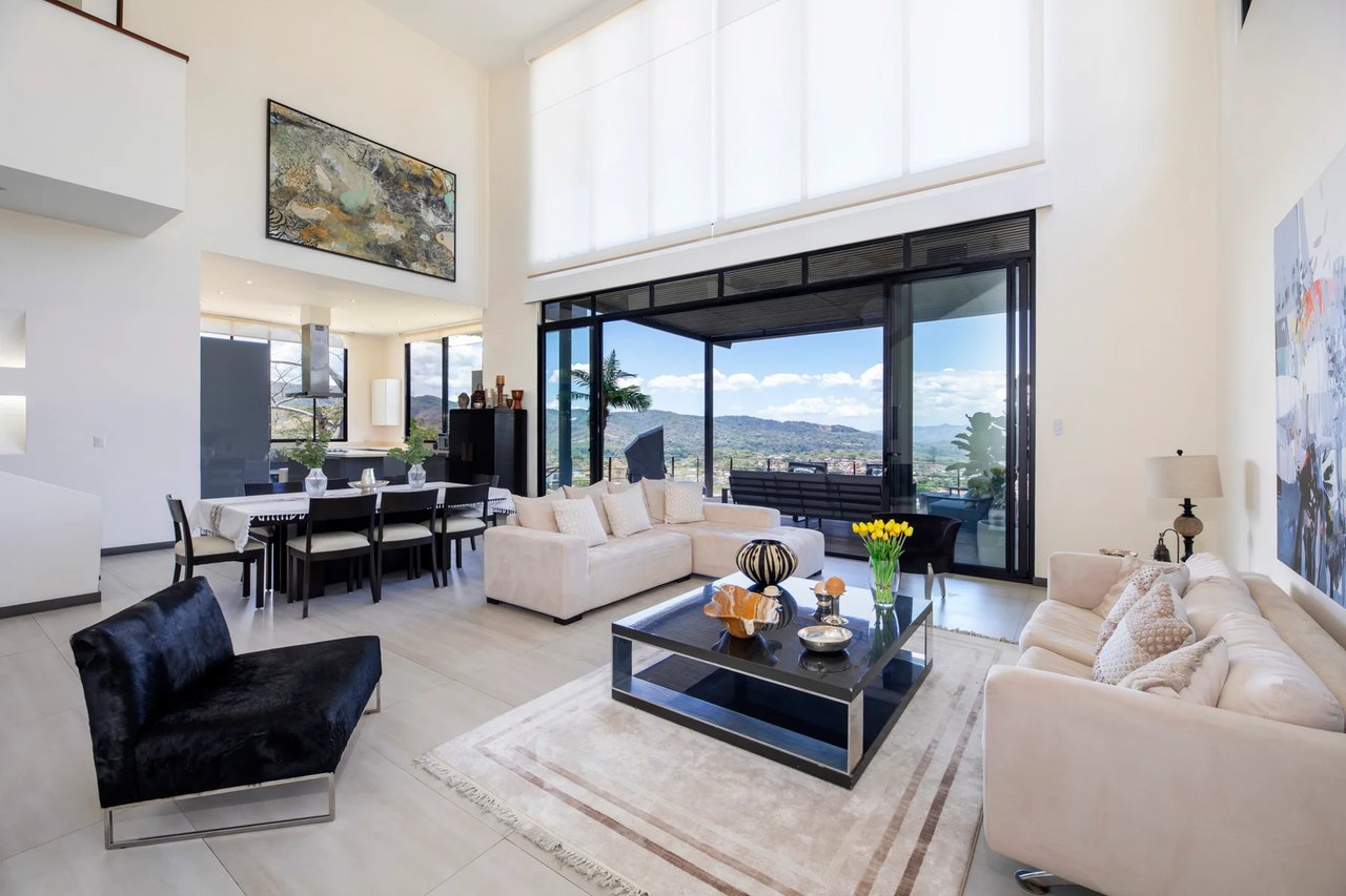 Modern Mountain View Home, Ciudad Colon, San Jose