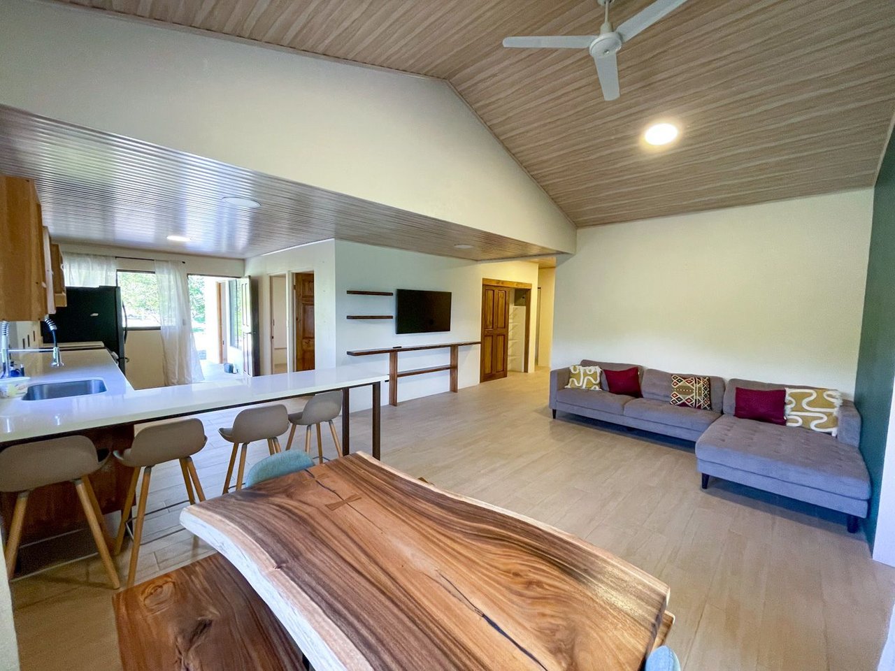 Creekfront Country Acreage Home, Perez Zeledon, San Jose