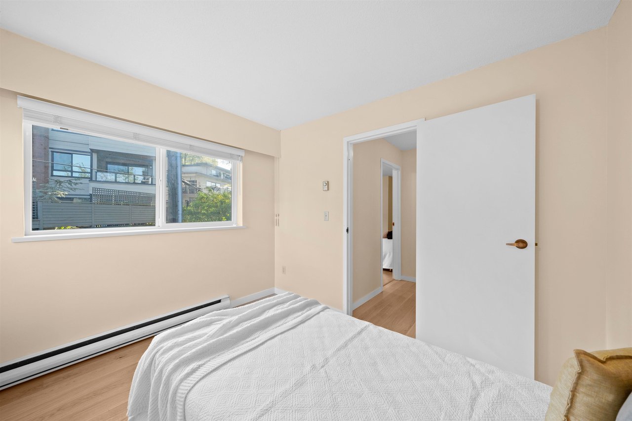 303-2410 Cornwall Ave
