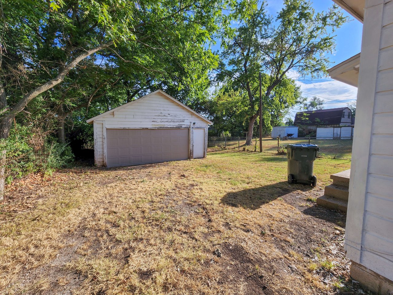 617 W Maple St.