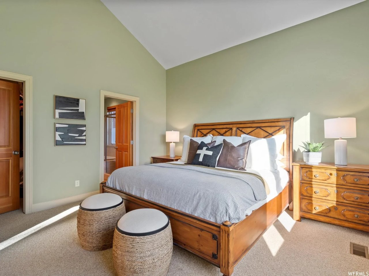 5823 E Elkhorn Dr