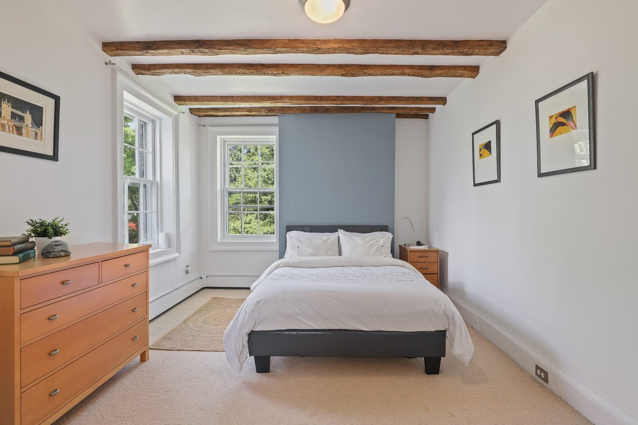 31 Plumbrook Road