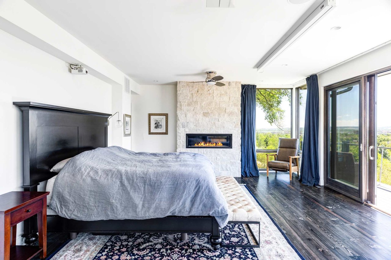 1760 Sunset Boulevard