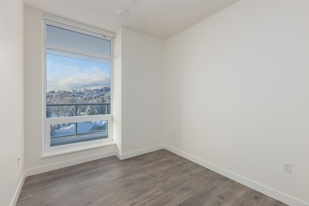 908-200 Klahanie Ct