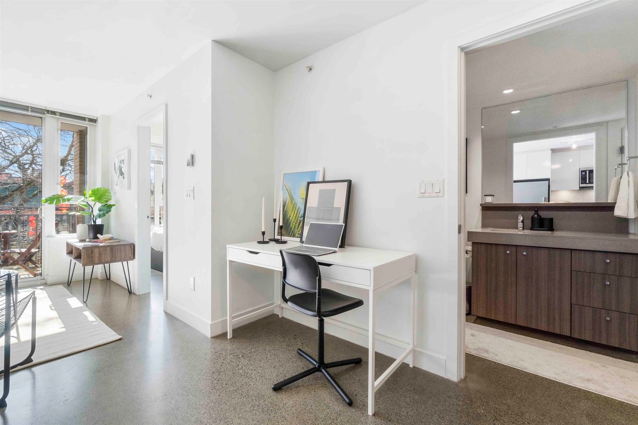 303-231 E Pender Street, Vancouver