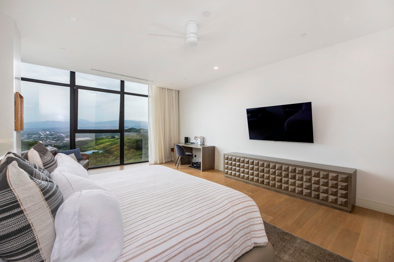 Panoramic Terrace Mountain Condo, Santa Ana, San Jose