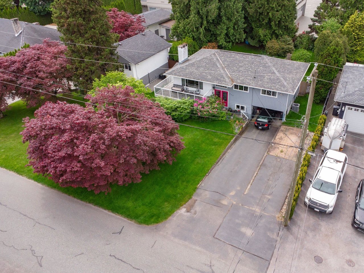820 Crestwood Dr