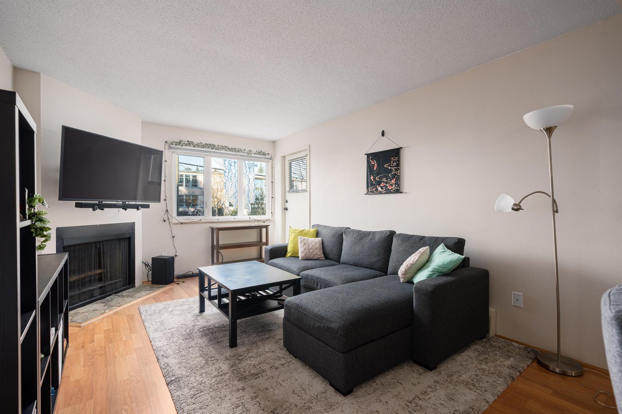 207-1122 King Albert Ave