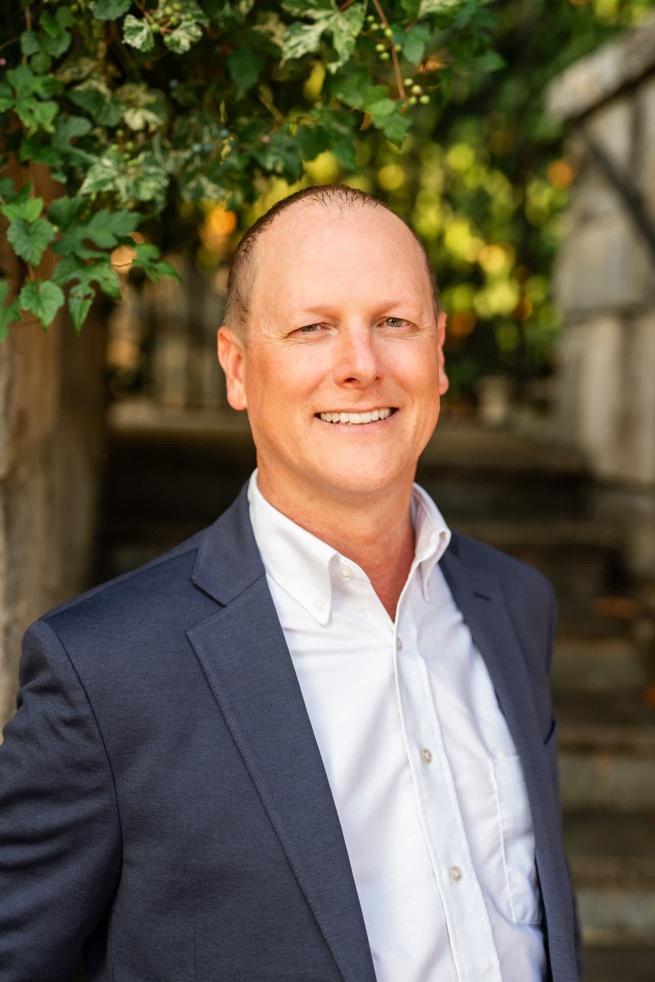 Jeff WIllson one of Vignette Real Estates top Brokers smiling for a picture under an Arbor