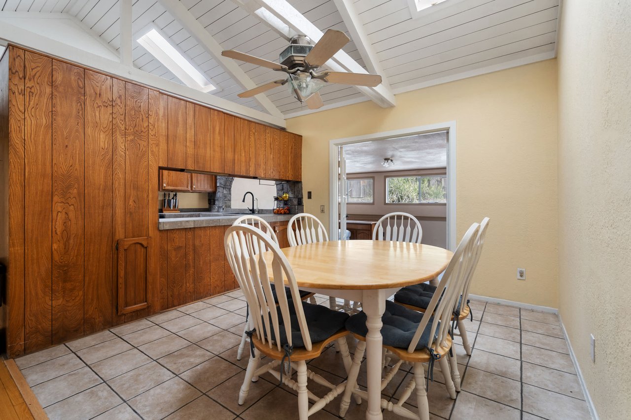 1002 Pepper Tree Ln