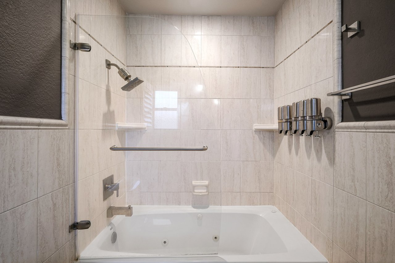 2022 Delaware Avenue Unit: 4
