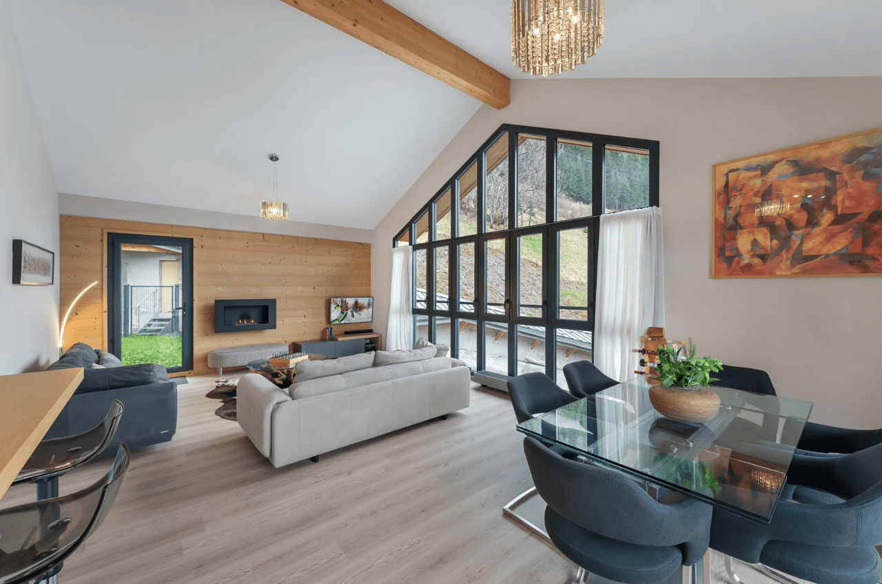 SUNNY CHATEL PENTHOUSE 