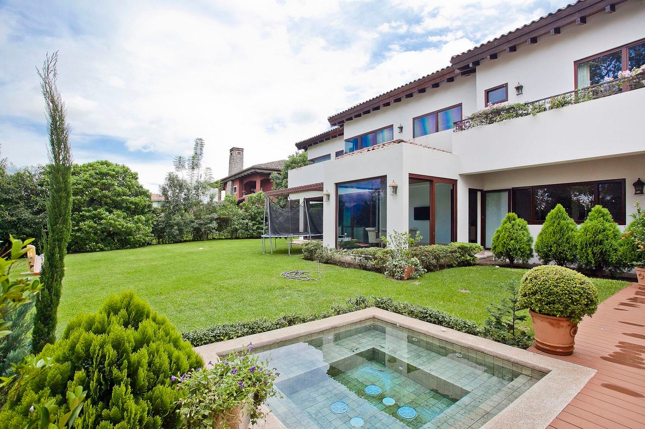 Grand Golf Course Luxury Estate, Curridabat, San Jose