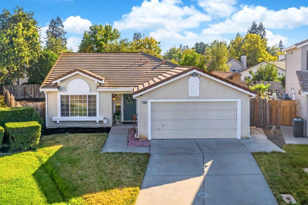 7004 PALOMA BLANCA Court