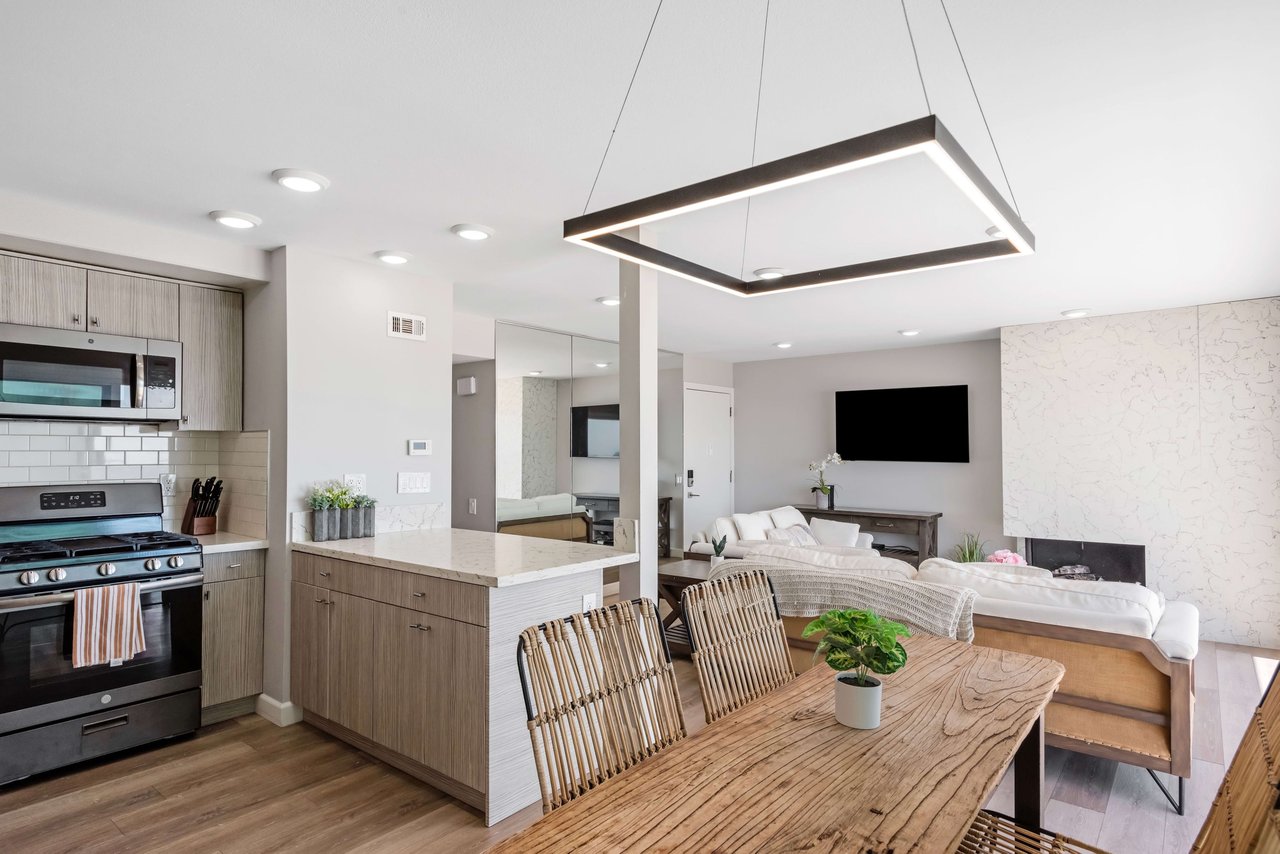 2208 The Strand