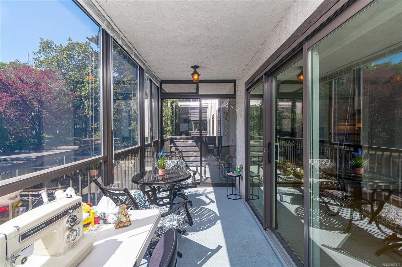 304-1665 Oak Bay Ave