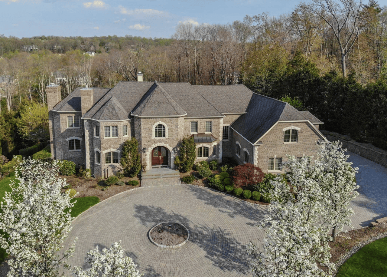 25 Brams Hill Dr., Mahwah