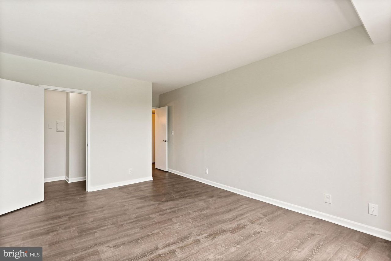 1805 Crystal Dr, #409S
