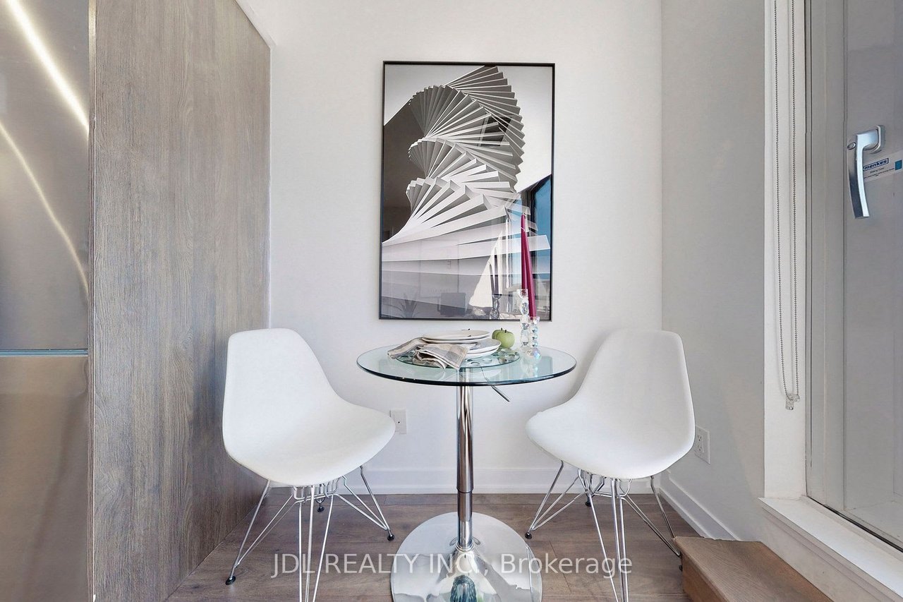 DE CONDOS BY MENKES