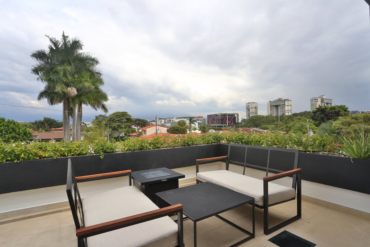 Remodeled Residence With Apartment, Escazu, San Jose