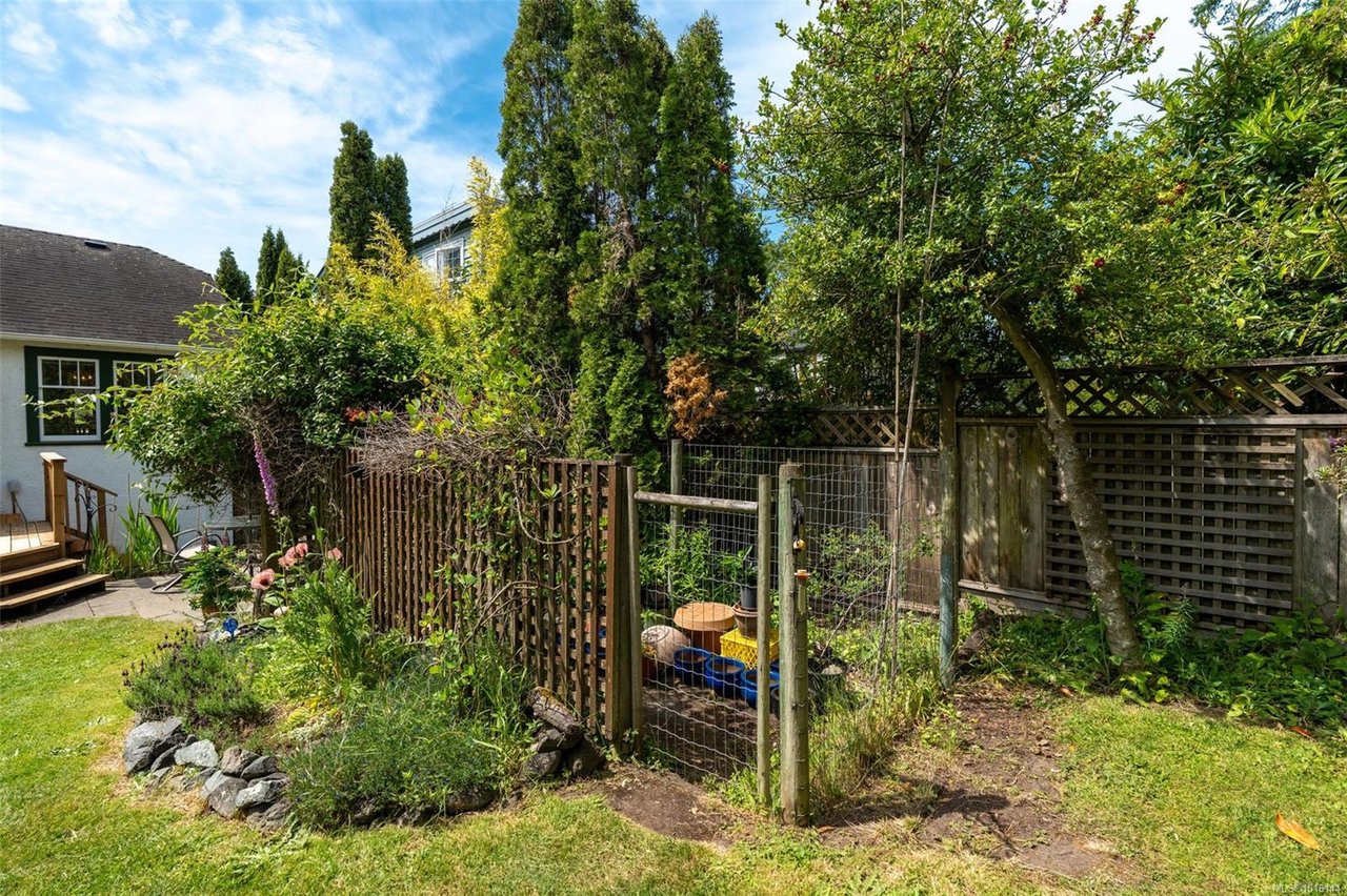 1924 Forrester St, Saanich