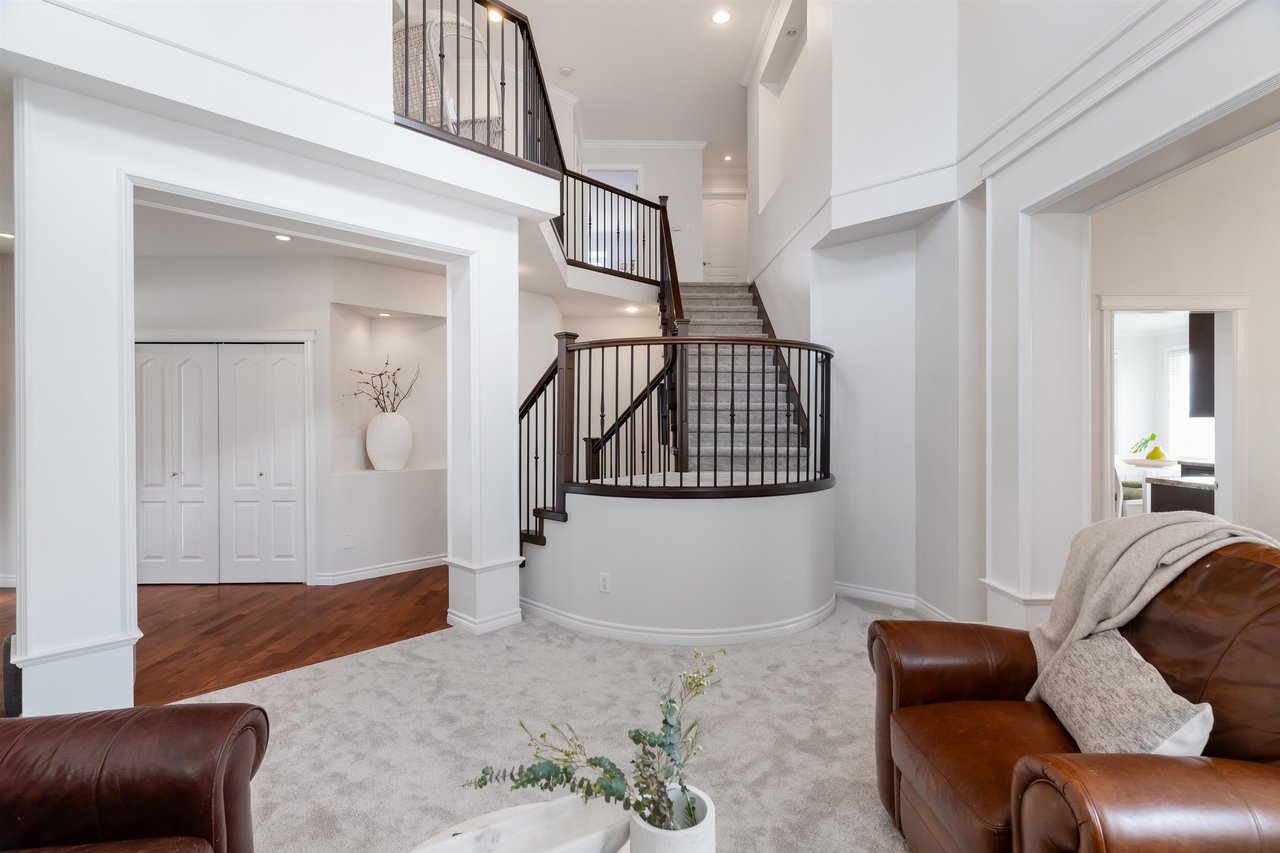 5885 163a St