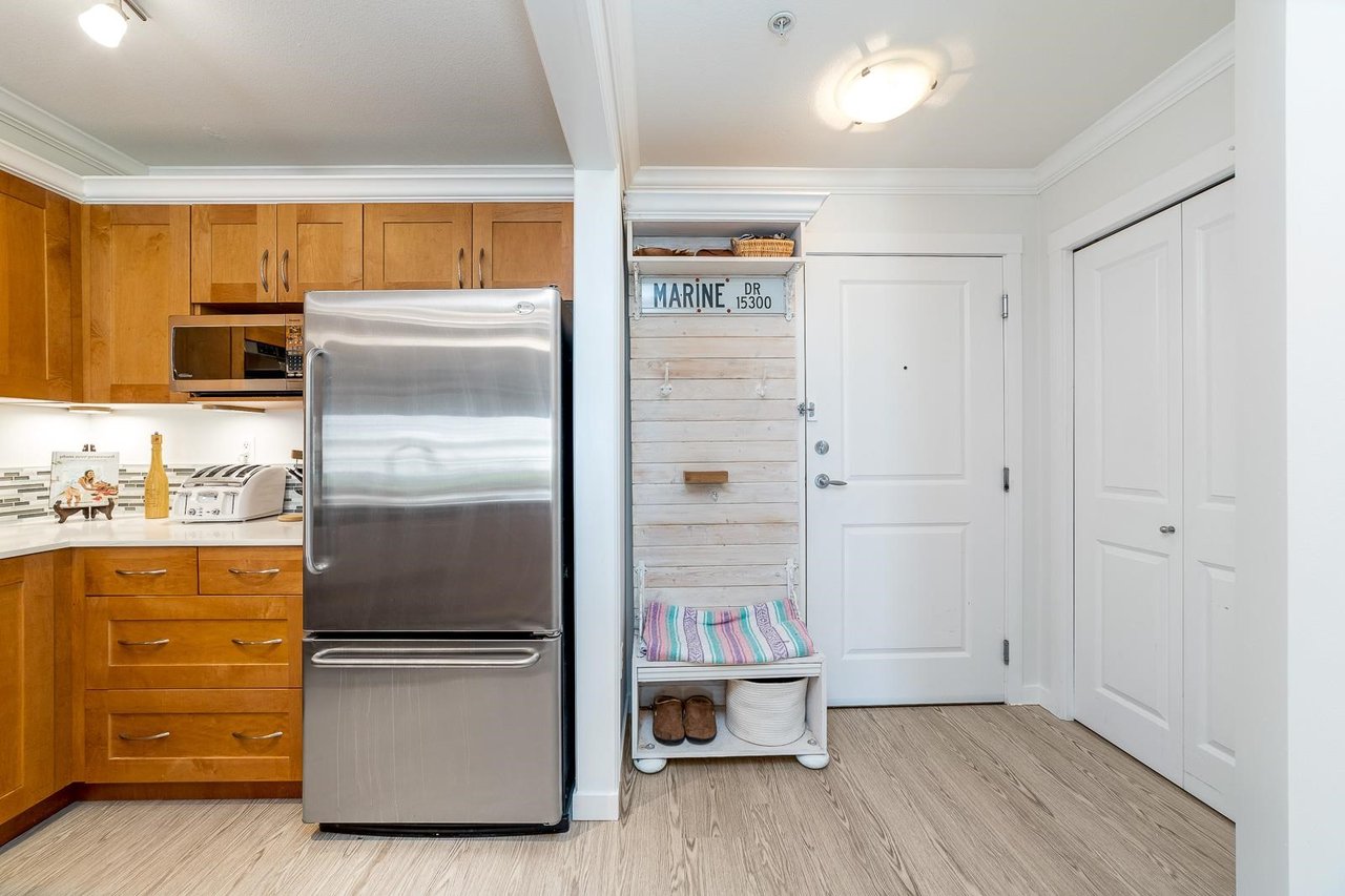 110-15621 Marine Dr
