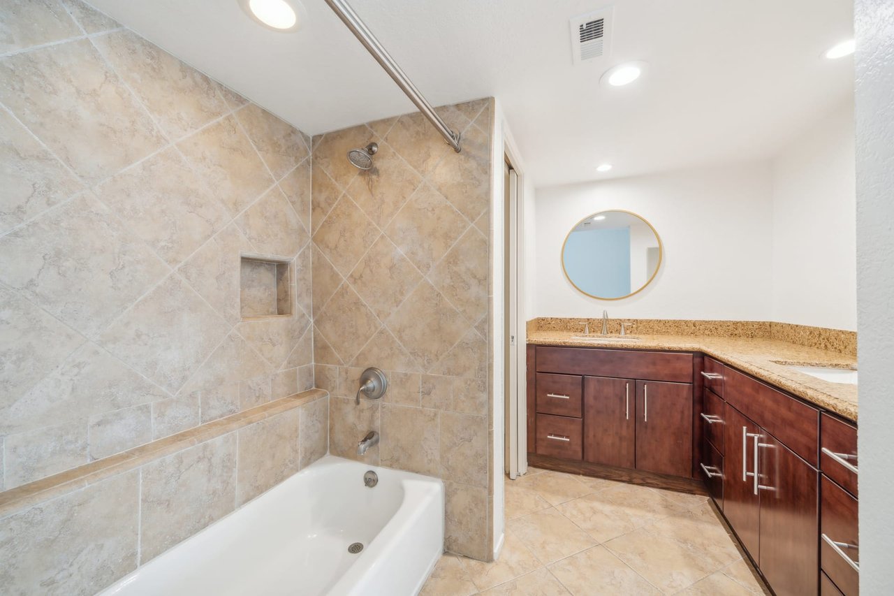 1526 August Lane #4
