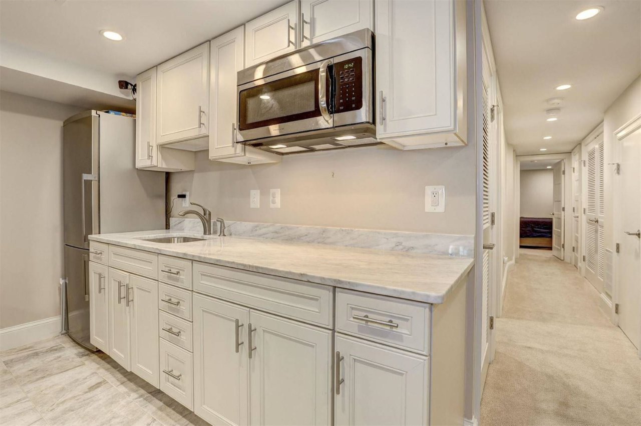 77 V St NW