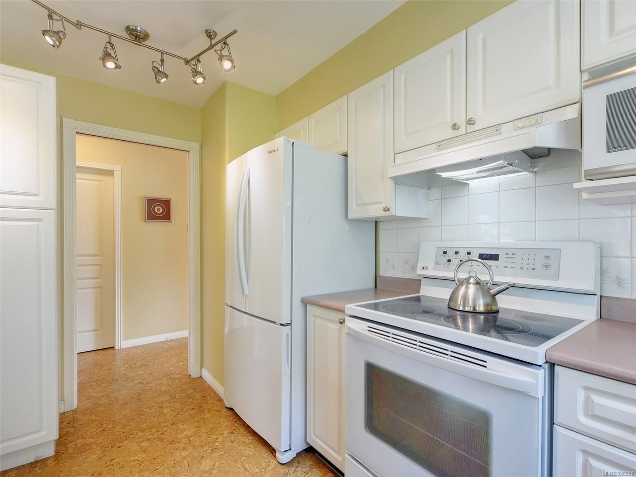 70-14 Erskine Ln