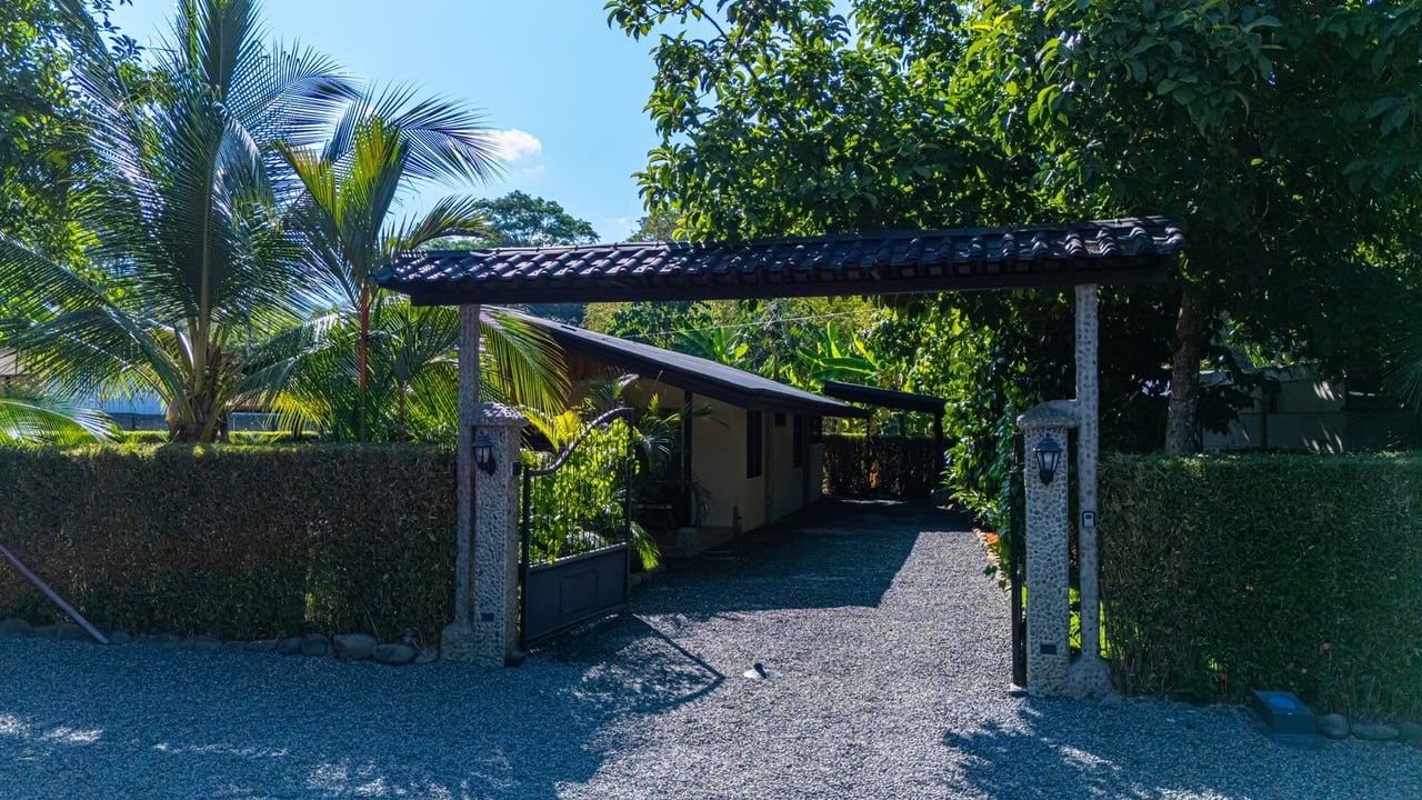 Cozy 2 Bedrooms Casita in Uvita.  Walk to the Beach!